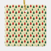 Weihnachtsbaum mit sternenüberragenden nahtlosen M Keramikornament (Vorderseite)