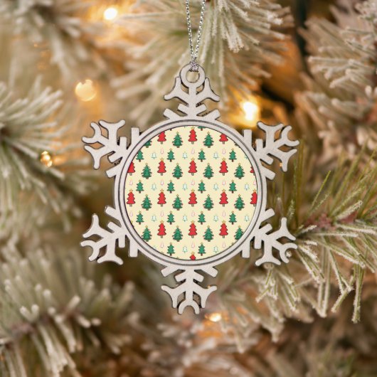 Weihnachtsbaum mit sternenüberragenden nahtlosen M Schneeflocken Zinn-Ornament (Baum)