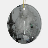 Weihnachtsbaum mit weißen Federn und Dekorationen Keramik Ornament (Links)