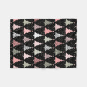 Weihnachtsbaum Rosa & Grün mit schwarzem Hintergru Fleecedecke (Vorderseite (Horizontal))