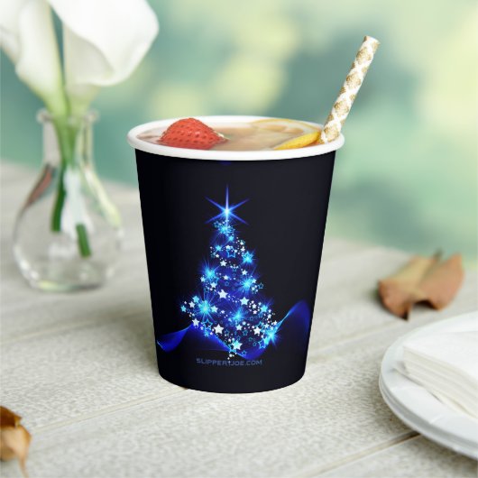Weihnachtsbaum SlipperyJoe strahlt blau s Pappbecher (In Situ)