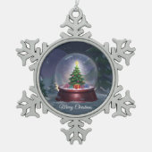 Weihnachtsbaum Snow Globe Schneeflocken Zinn-Ornament (Vorderseite)