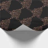 Weihnachtsbaum spielt schwarzes metallisches geschenkpapier (Ecke)