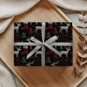 Weihnachtsbaum & Strümpfe in Rot und Grau Geschenkpapier