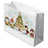 Weihnachtsbaum und Niedliche Pinguine Große Geschenktüte (Rückseite Schrägansicht)