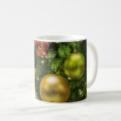 Weihnachtsbaum und Ornamente Weißer Kaffee Tasse (VorderseiteRechts)