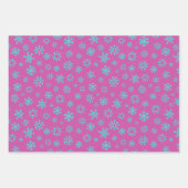Weihnachtsbaum und Schneeflocken Geschenkpapier Set (Vorderseite)