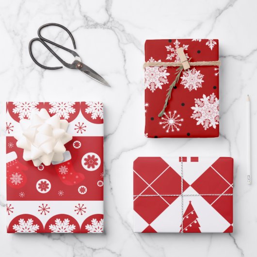 Weihnachtsbaum und Schneeflocken Rot - Strumpf Geschenkpapier Set (Vorderseite)