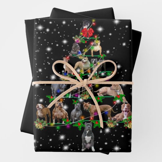 Weihnachtsbaum von Pitbull, gedeckt durch Blitzlic Geschenkpapier Set (Beispiel)