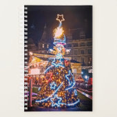 Weihnachtsbaum vor dem Rathaus Planer (Vorderseite)