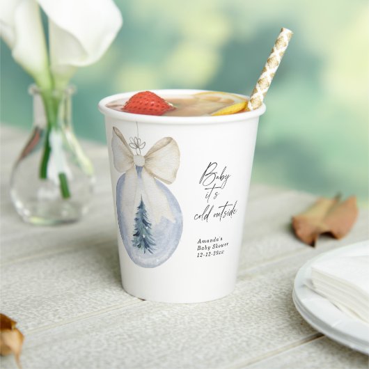 Weihnachtsbaumdekoration mit Bugbabusdusche Pappbecher (In Situ)