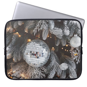 Weihnachtsbaumdekorationen, festliches Licht im Hi Laptopschutzhülle