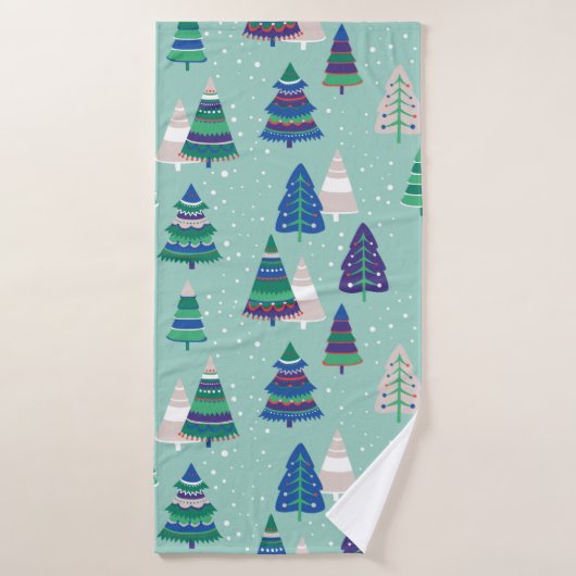 Weihnachtsbäume auf blauem Hintergrund Badehandtuch (Badehandtuch)
