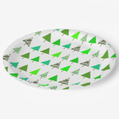 Weihnachtsbäume auf einer schneebedeckten Fläche Pappteller (Schrägansicht)