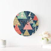 Weihnachtsbäume Festliche nahtlose Illustration. Große Wanduhr (Zuhause)