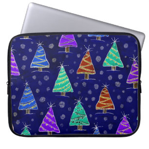 Weihnachtsbäume in Aquarellen: Waldmuster. Laptopschutzhülle