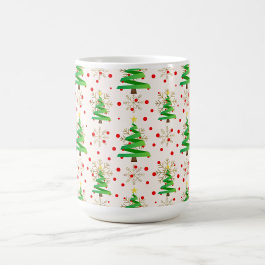 Weihnachtsbäume und Goldschneeflocken Kaffeetasse (Mittel)