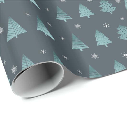 Weihnachtsbäume und Schneeflocken Muster Aquamarin Geschenkpapier (Rolleneckpunkt)
