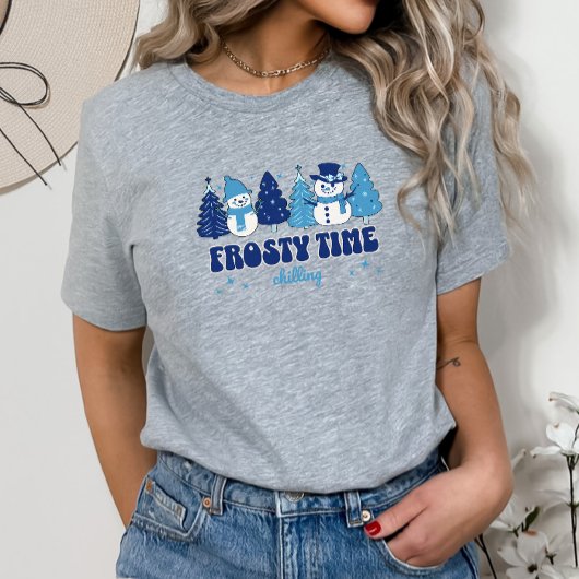 Weihnachtsbäume und Schneemänner Frostige Zeit T-Shirt