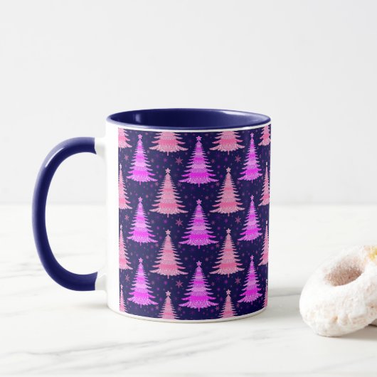 Weihnachtsbaumen Rosa blaues Muster Design Tasse (Mit Donut)