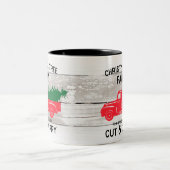 Weihnachtsbaumfarm mit Vintagem roten LKW & Baum Zweifarbige Tasse (Mittel)