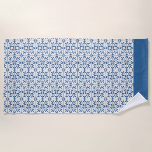 Weihnachtsbaumkacheln, Blätter und Blume Strandtuch (Vorderseite)