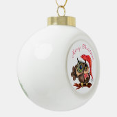 Weihnachtsbaumkuchen Baby Owl in Hut und Geschenk Keramik Kugel-Ornament (Links)