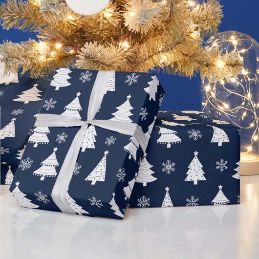 Weihnachtsbaummuster für Navy & White Geschenkpapier (Feiertage)