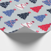Weihnachtsbaummuster in verschiedenen Farben Geschenkpapier (Ecke)