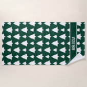 Weihnachtsbaummuster und Text in Grün und Weiß Strandtuch (Vorderseite)