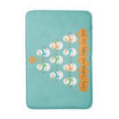 Weihnachtsbaumpyramide aus Weihnachtsschneemännern Badematte (Vorderseite Vertikal)