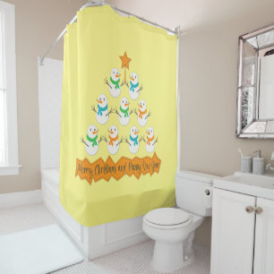 Weihnachtsbaumpyramide aus Weihnachtsschneemännern Duschvorhang