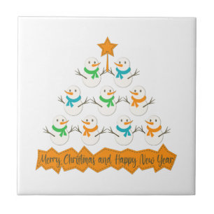 Weihnachtsbaumpyramide aus Weihnachtsschneemännern Fliese