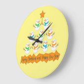 Weihnachtsbaumpyramide aus Weihnachtsschneemännern Große Wanduhr (Winkel)
