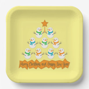 Weihnachtsbaumpyramide aus Weihnachtsschneemännern Pappteller