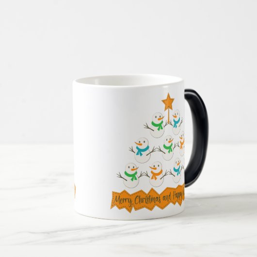 Weihnachtsbaumpyramide aus Weihnachtsschneemännern Verwandlungstasse (VorderseiteRechts)