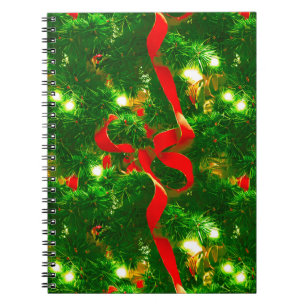 Weihnachtsbaumzweige und Rote Ribbons Notizblock