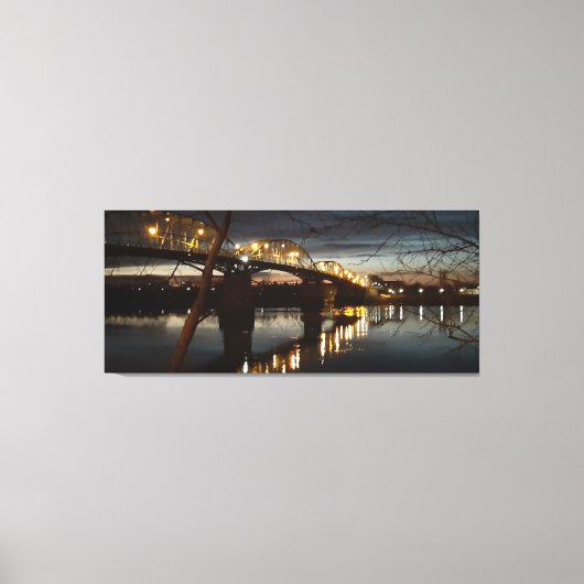 Weihnachtsbeleuchtung auf der Donaubrücke. Leinwanddruck (Vorderseite)