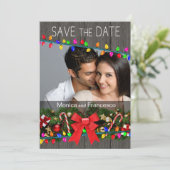 Weihnachtsbeleuchtung Woodgrain Foto Save the Date Einladung (Stehend Vorderseite)
