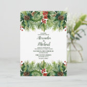 Weihnachtsberries & Pine Wedding Einladung (Stehend Vorderseite)