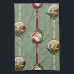 Weihnachtsbilder und Damaskus Handtuch<br><div class="desc">Reich Viktorianisches inspiriertes Design mit kreisförmigen Vignetten einer Winterszene und Vintagen lächelnden Santa auf filigranen Rahmen mit heiligen Verzierungen und Satinbändern auf einem weichen Jäger grünen Damast Hintergrund.</div>
