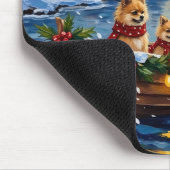 Weihnachtsboot-Feier mit Pomeranian Mousepad (Ecke)