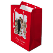 Weihnachtsbow | Wavy Red and White Foto Frame Mittlere Geschenktüte (Rückseite Schrägansicht)