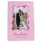 Weihnachtsbow | Weichtrosa Foto Mittlere Geschenktüte (Rückseite)