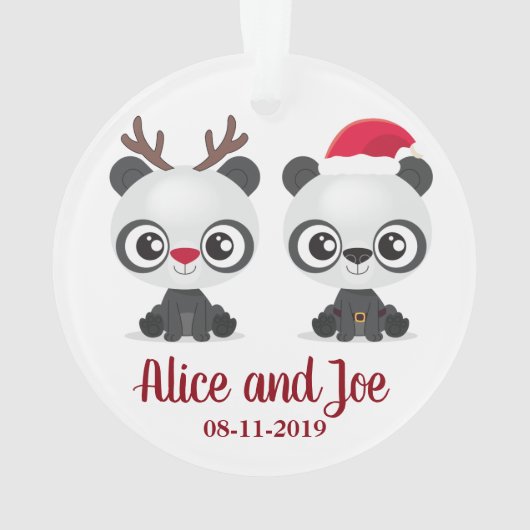 Weihnachtsdatum und Namen mit lustigen Pandas Ornament (Rückseite)