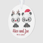 Weihnachtsdatum und Namen mit lustigen Pandas Ornament (Vorderseite)