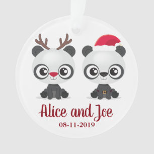 Weihnachtsdatum und Namen mit lustigen Pandas Ornament