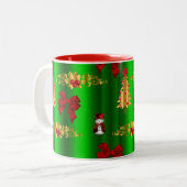Weihnachtsdekorationen auf Grün Zweifarbige Tasse (Vorderseite Links)