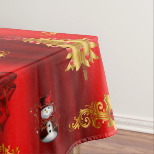 Weihnachtsdekorationen auf Rot Tischdecke