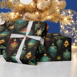 Weihnachtsdekorationen im viktorianischen Stil mit Geschenkpapier